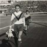 Nel �Museo dello sport� di Bari � affissa poi una fotografia della stagione 1952/1953 che mostra un calciatore del Bari entrare in campo tenendo in mano un gallo vivo. Un qualcosa che � stato ripetuto nel corso del tempo, anche in serie A, durante l�annata 2009-2010